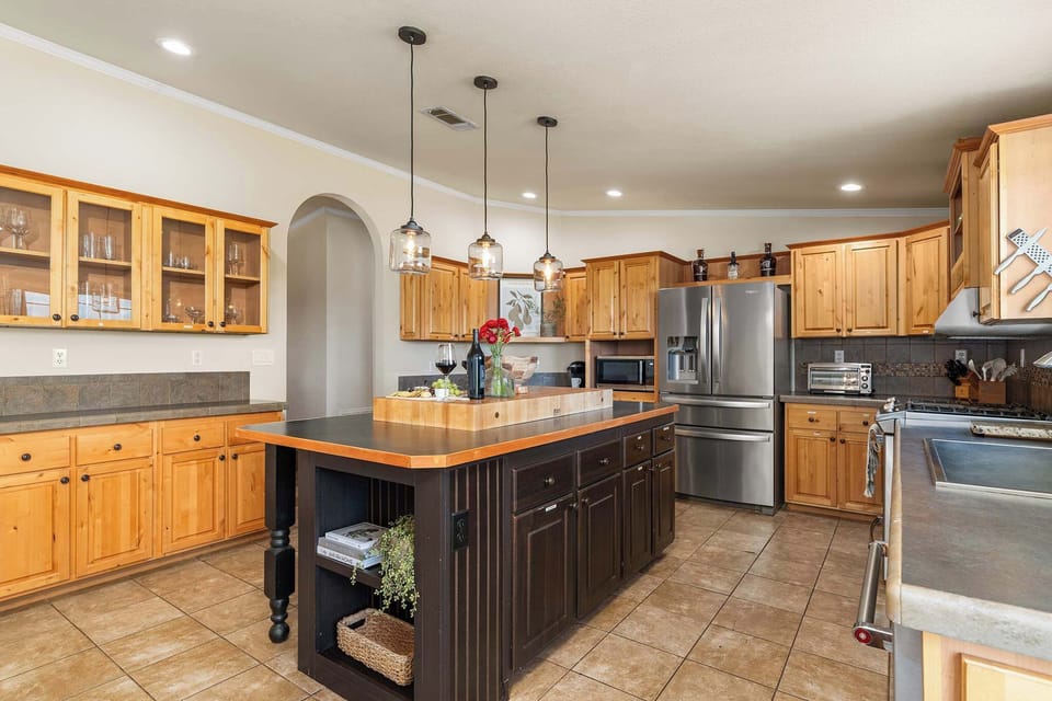 Full kitchen