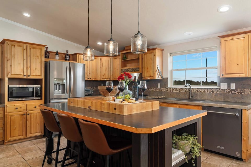 Full kitchen