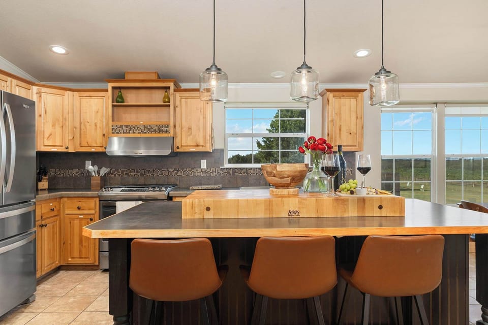 Full kitchen