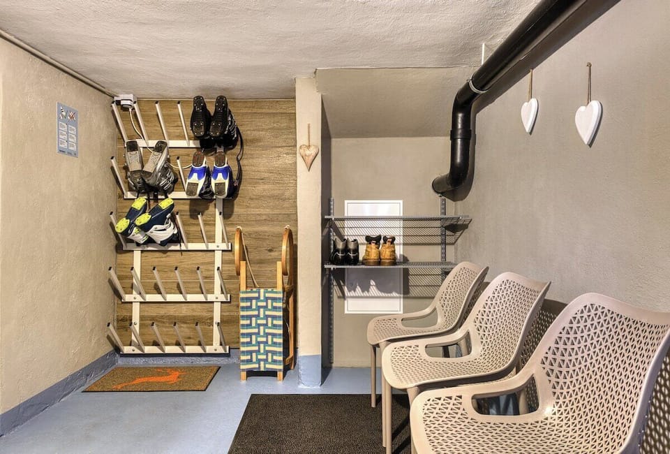 Ski cellar