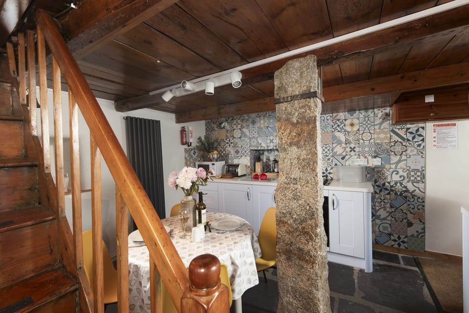 Kitchen area, Dining Table-7 Virgin Street