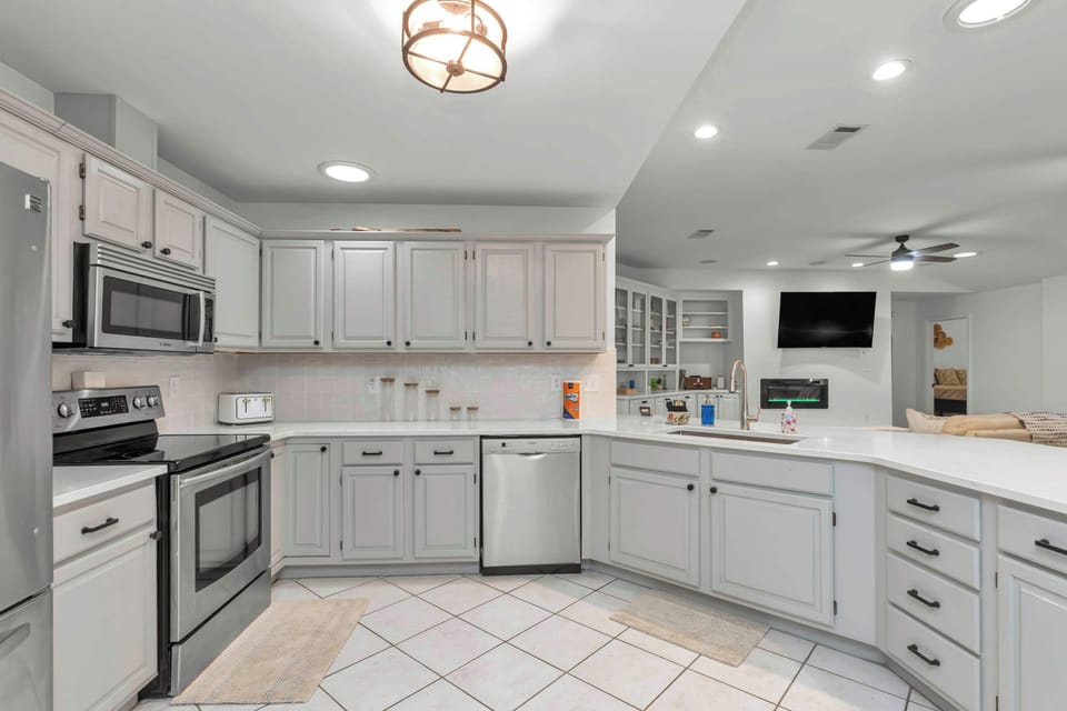 Fully Stocked Kitchen