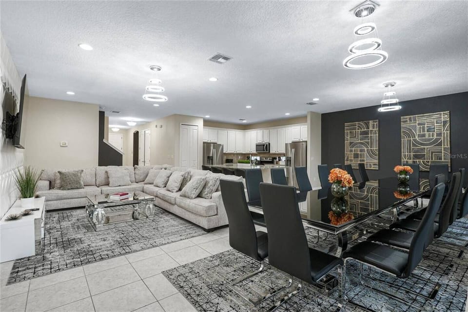 FIRST FLOOR Living room