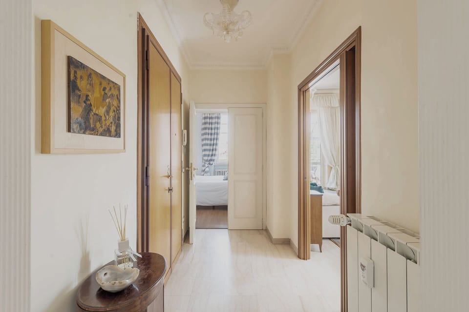 Hallway leading to bedroom 1 & 2.