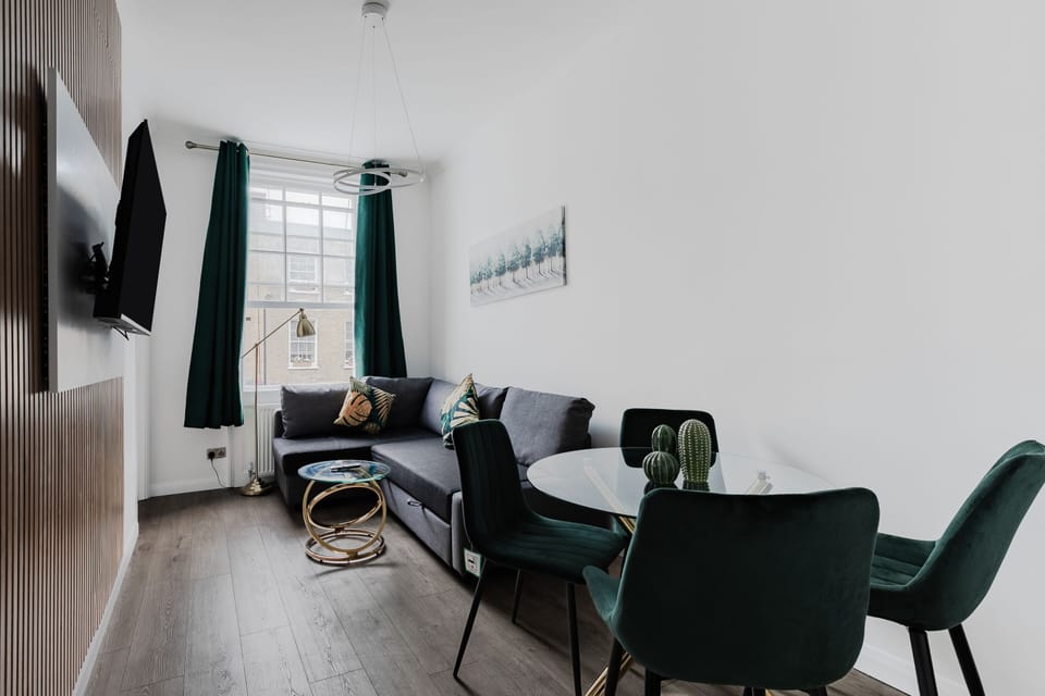 Living Room / Lounge