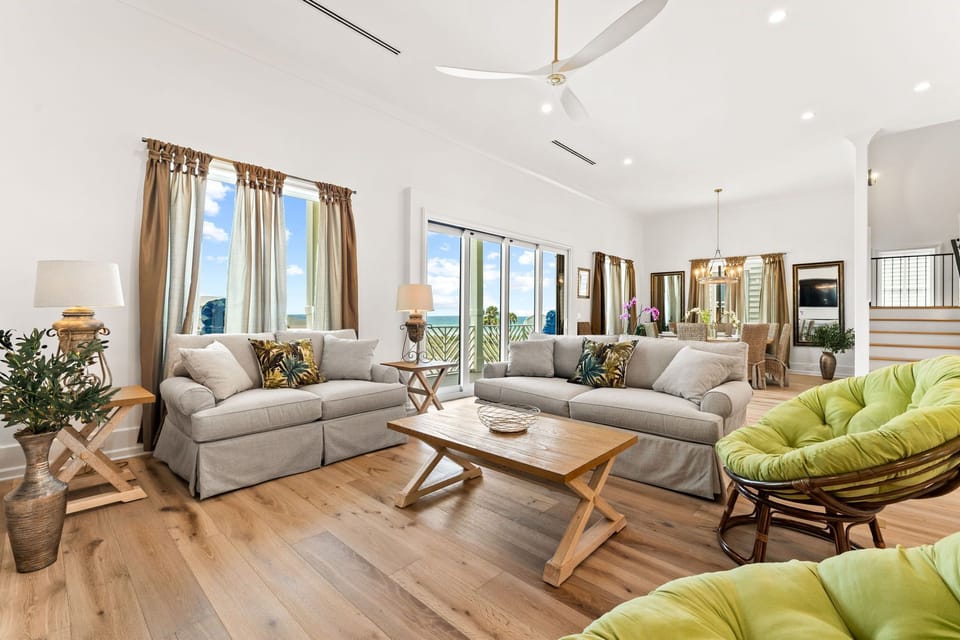 Gulf Views with Ample Seating