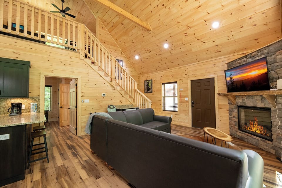 Cozy Cub Cabin's cozy living area