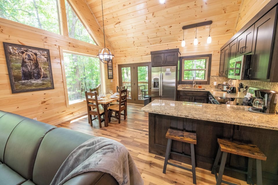 Cozy Cub Cabin's cozy living area