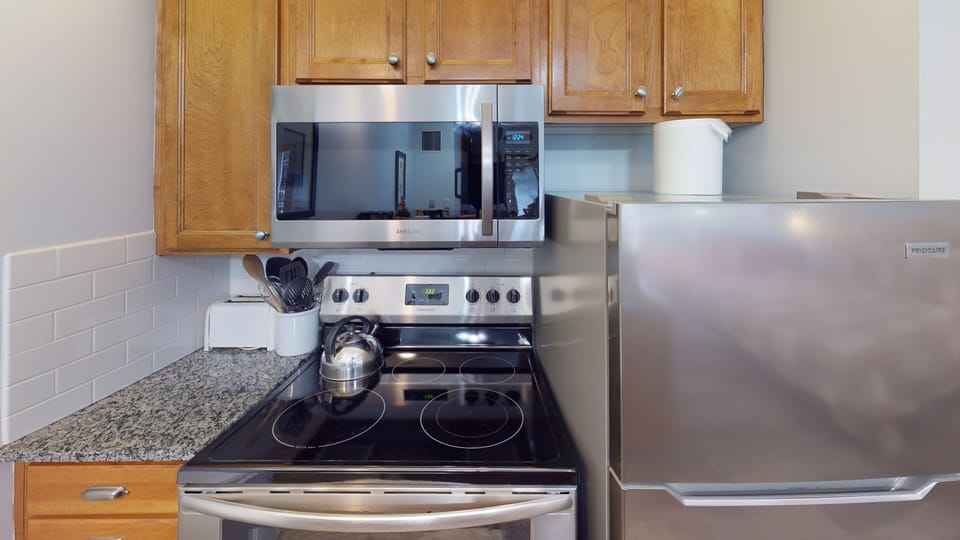 Microwave, Oven, Cooktop, Indoors, Kitchen