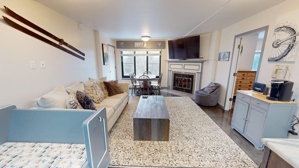 Home Decor, Floor, Furniture, Indoors, Living Room