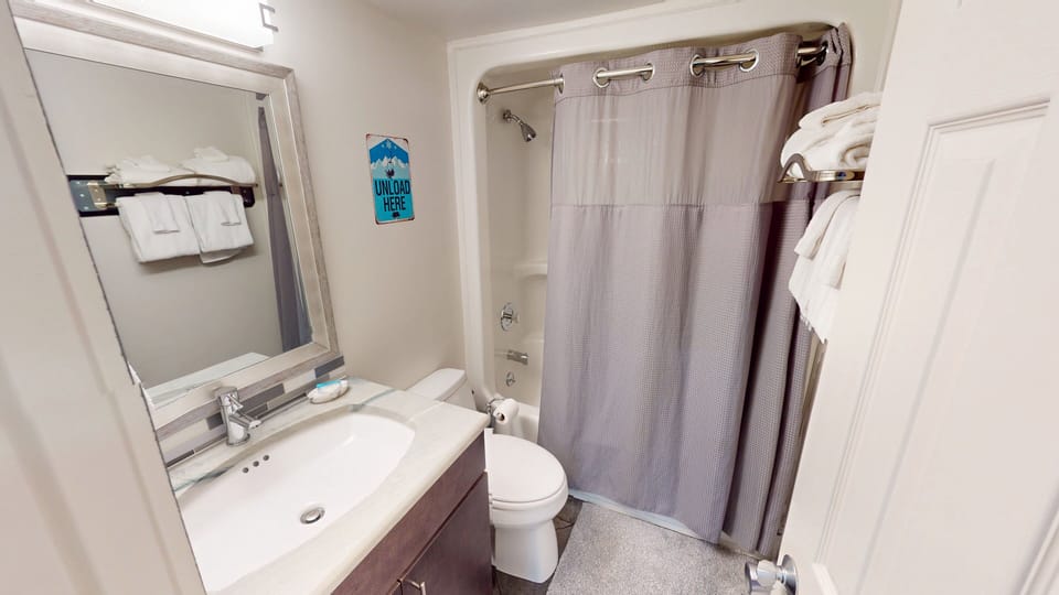 Sink, Sink Faucet, Indoors, Bathroom, Room
