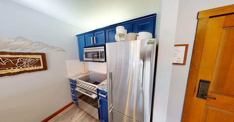 Indoors, Refrigerator, Microwave, Oven, Kitchen