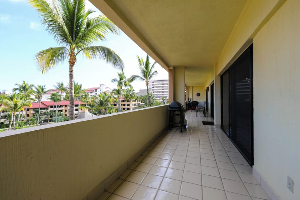 Spacious Patio with Gas BBQ