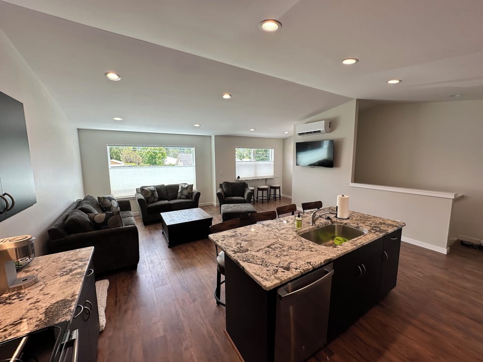 Living Area (3)