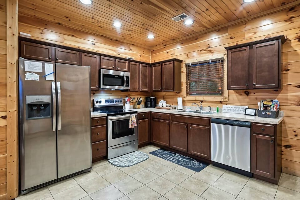  kitchen with stainless steel appliances