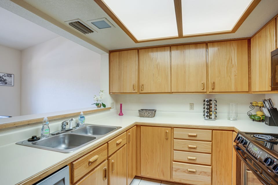 Kitchen | Drip Coffee Maker | Complimentary Spices