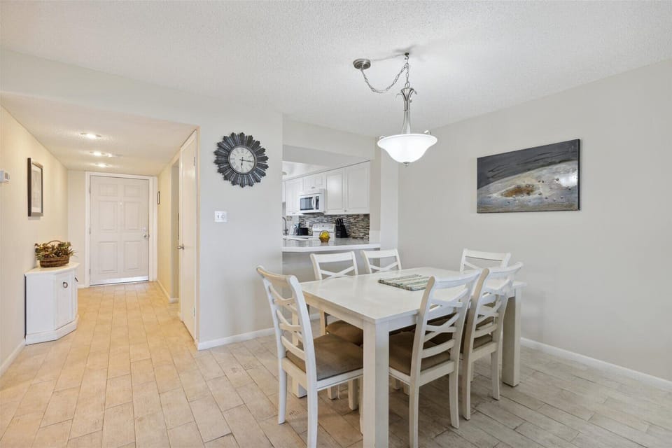 Living and Dining Area, Bright and stylish space for relaxing and entertaining.
