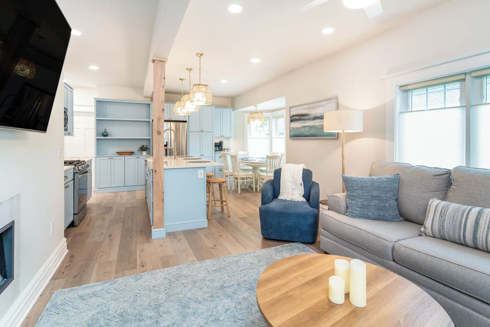 1st Floor Family Room w/Sleeper Sofa