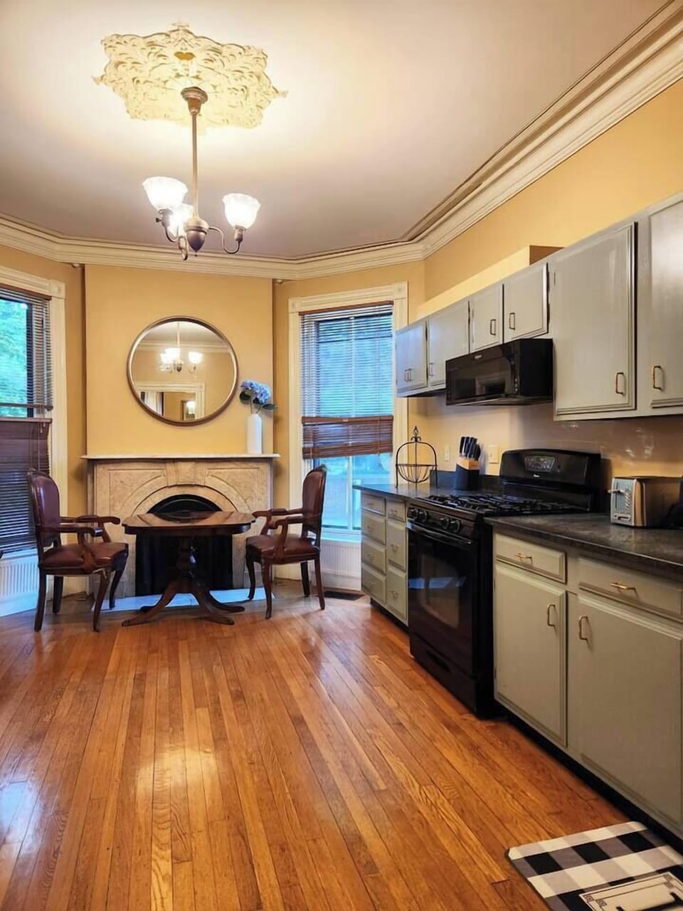 The first-floor lobby of the mansion is available for all guests. 