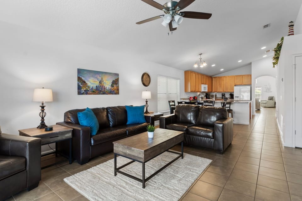 Seamlessly connected living and dining areas with the outdoor areas.