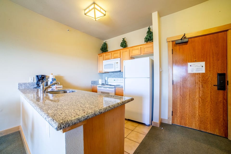 Kitchen comes fully stocked and has everything you need to make a nice meal.
