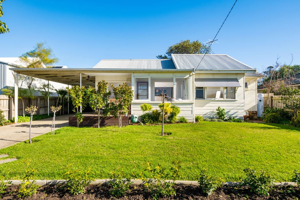 Cute, chick, stylish property, walking distance to town 