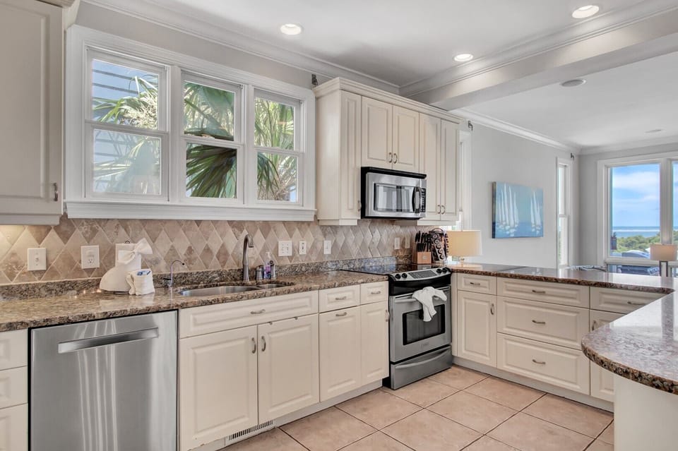 Kitchen at Island's Edge. 
