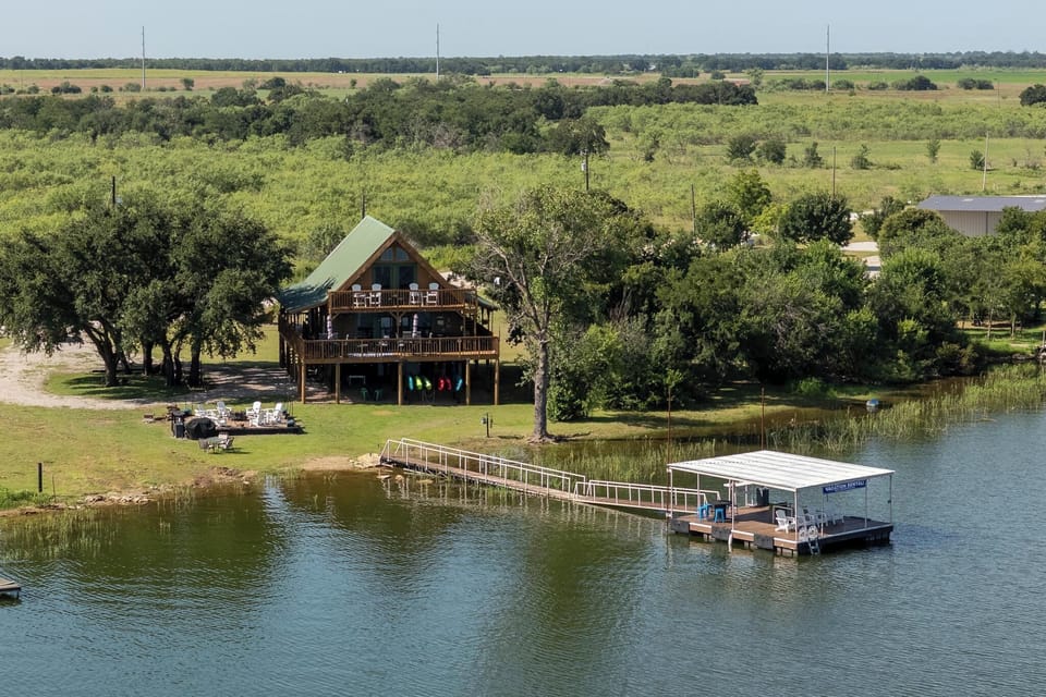 Welcome to JJ's Point of View, a private lakefront rental in Eastland, Texas