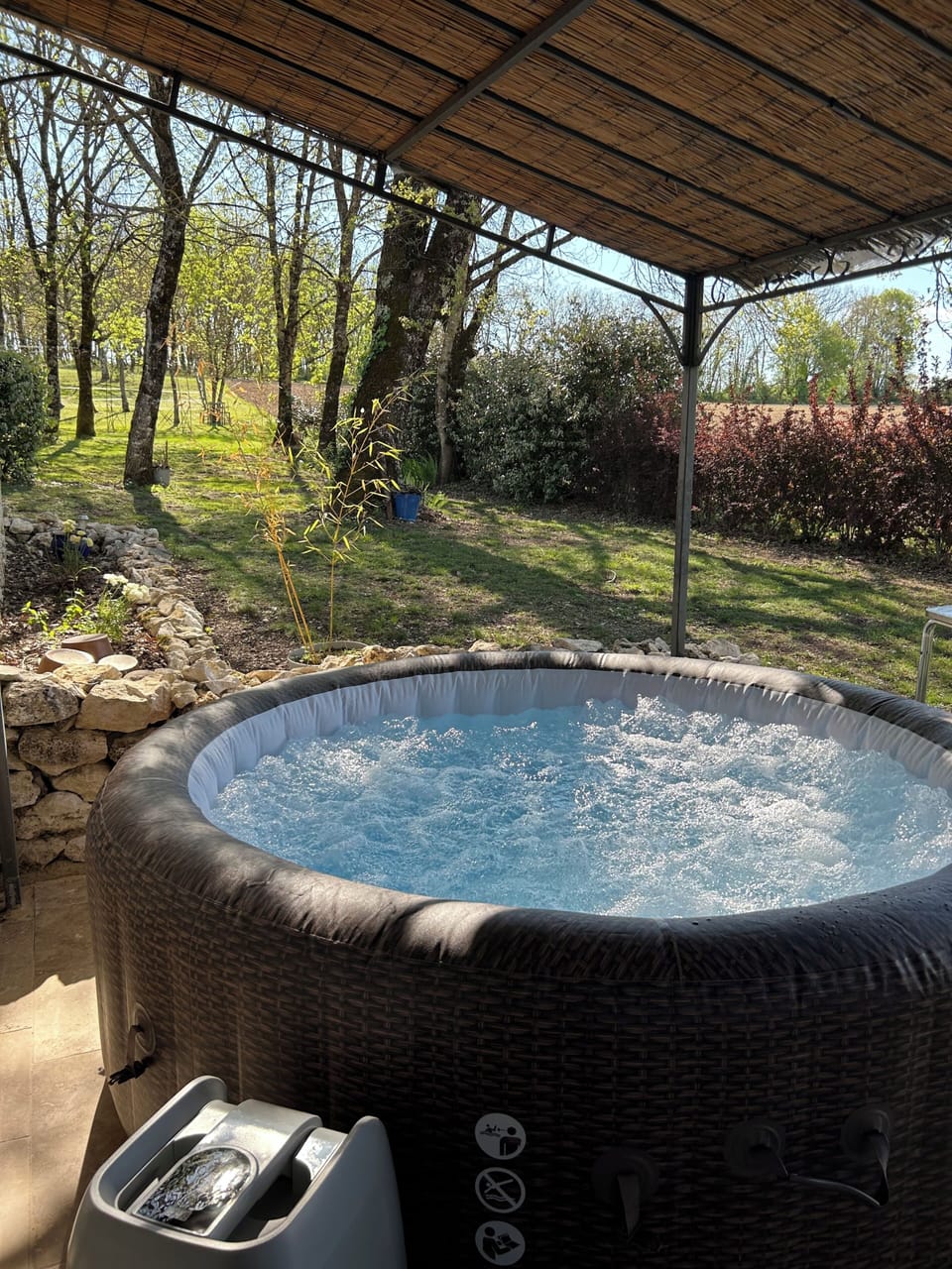 Outdoor spa tub