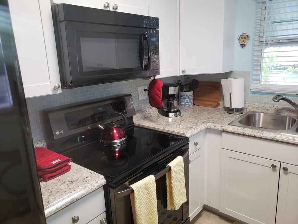 New range with convection and an air fryer. 