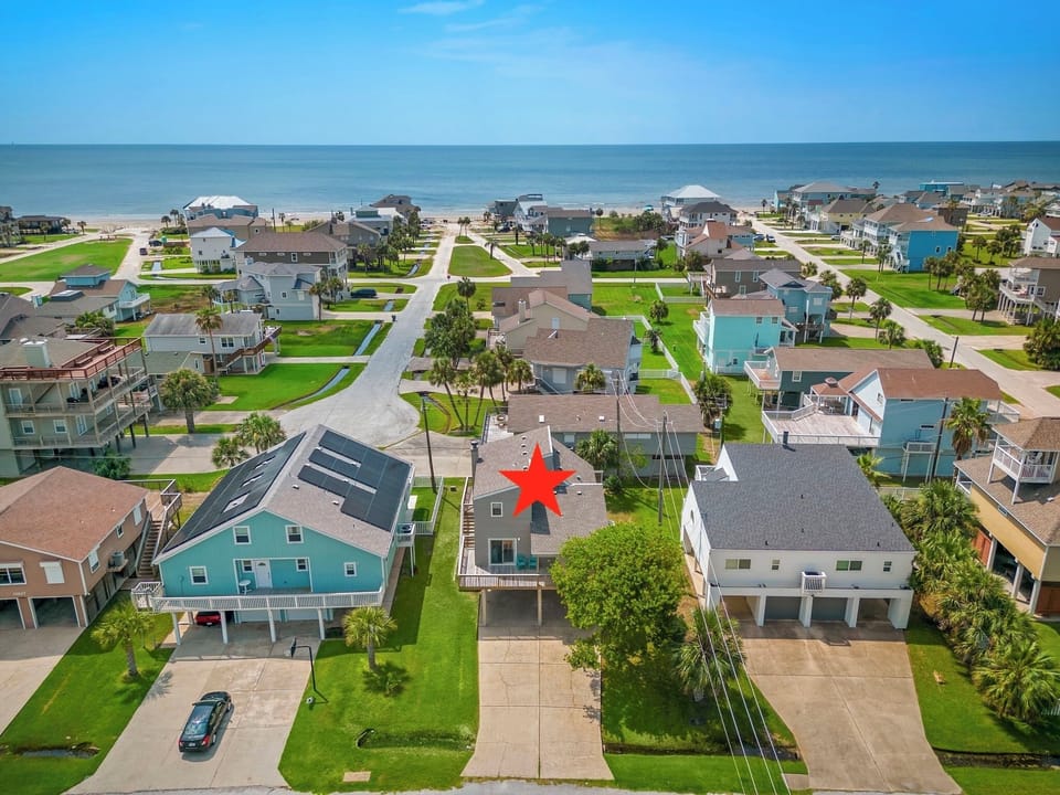 Aerial Photo: 4 min walk to beach