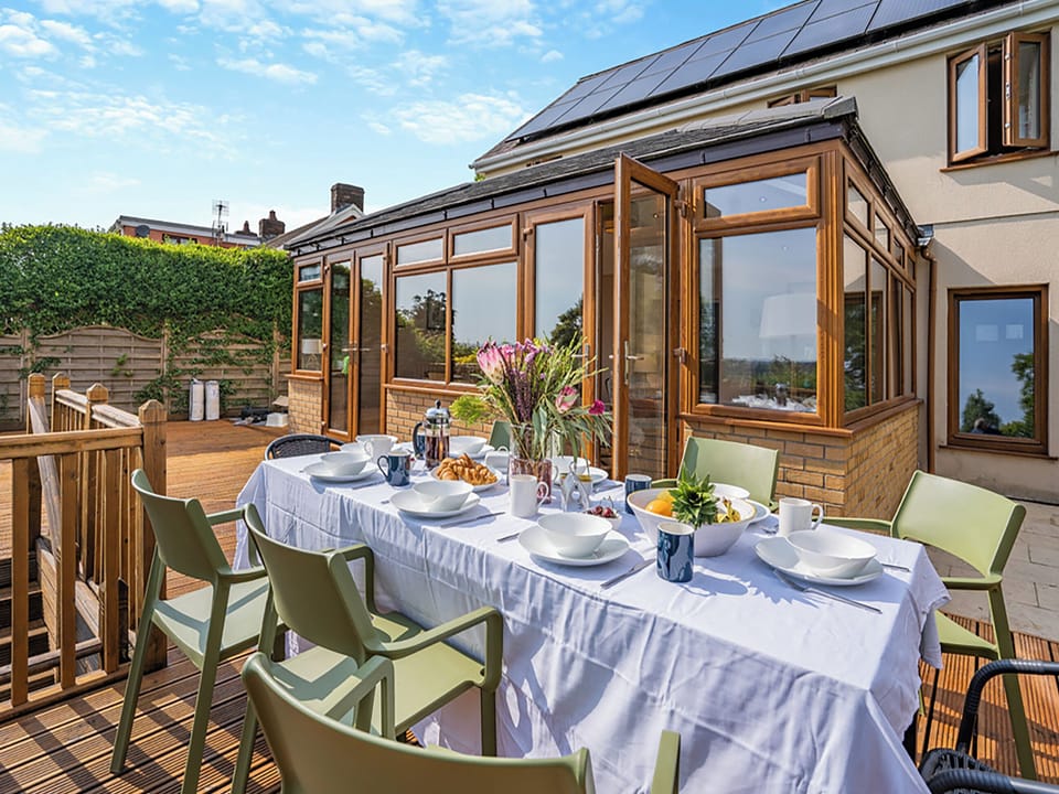 Sitting-out-area | Halfstone House, Swansea