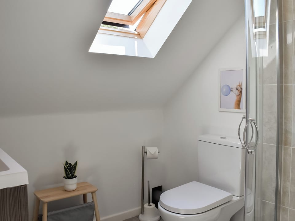 Bathroom | Red Robin, Lymington