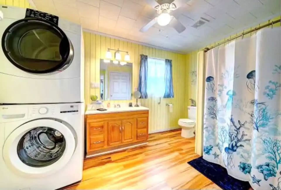 No tiny, cramped bathroom here!
We've included a full-size washer & dryer, too!