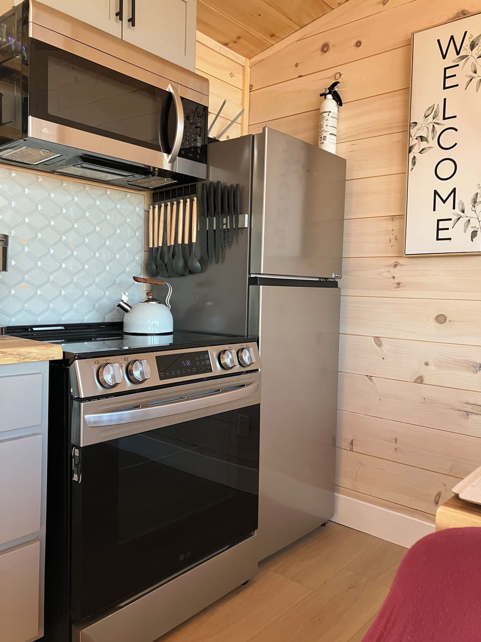 Full size electric oven, fridge and microwave available.