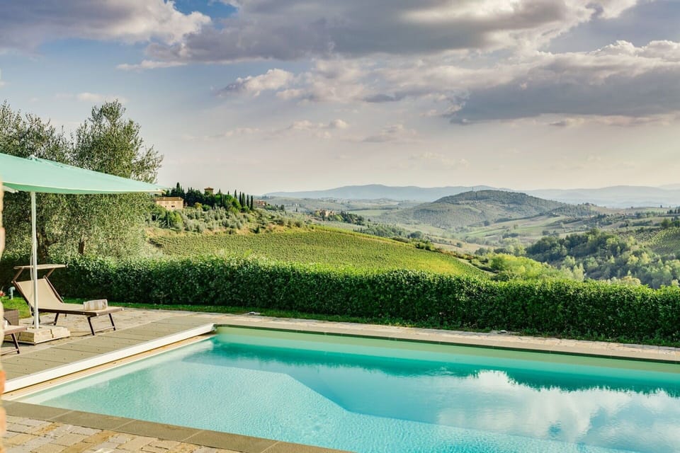 Magnificent holiday villa with swimming pool in Tavarnelle Val di Pesa.