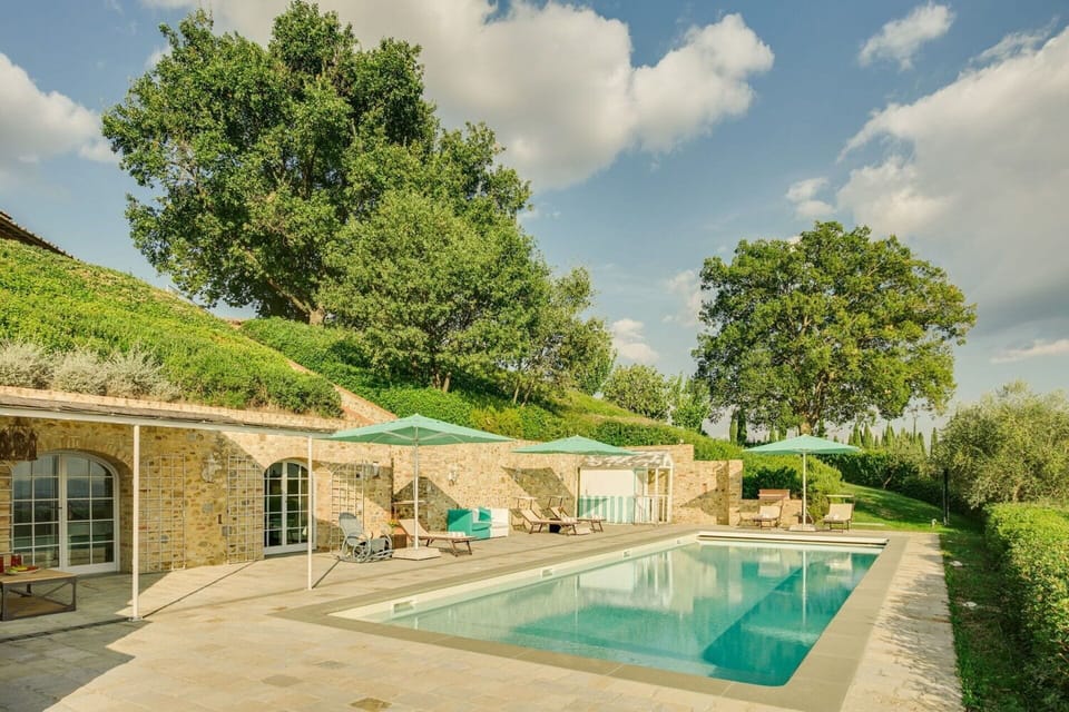 Splendid holiday villa with swimming pool in Tavarnelle Val di Pesa.