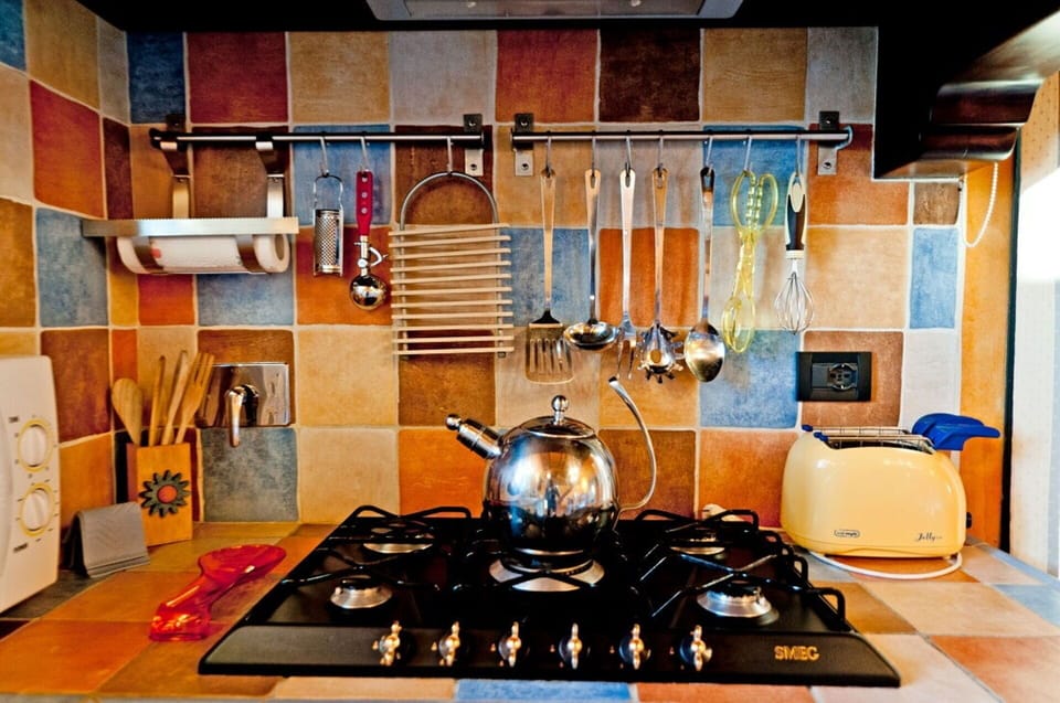 beautifully equipped kitchen in the villa in Tuscany- Sunbathing