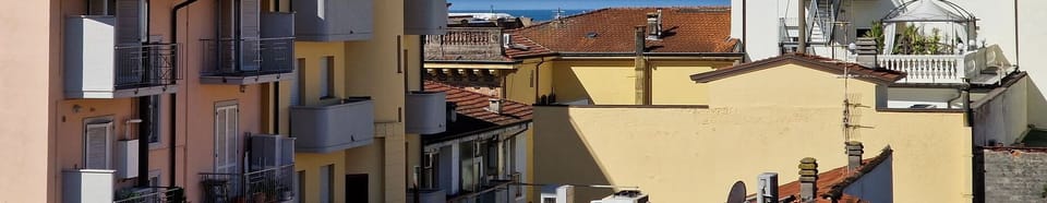 Sea view apartment in the center of Viareggio.