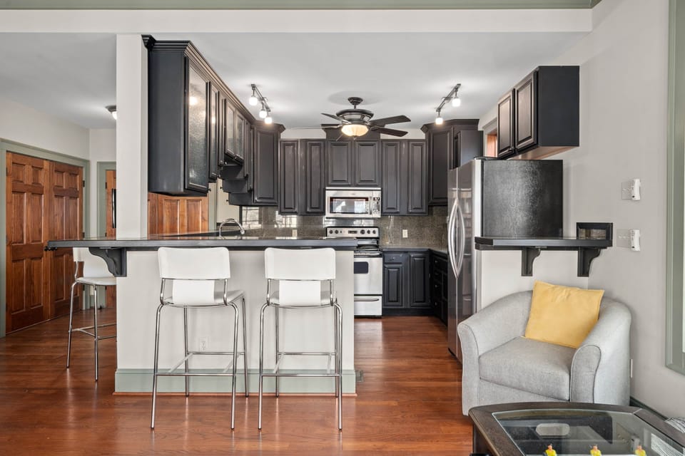 Full Kitchen 2