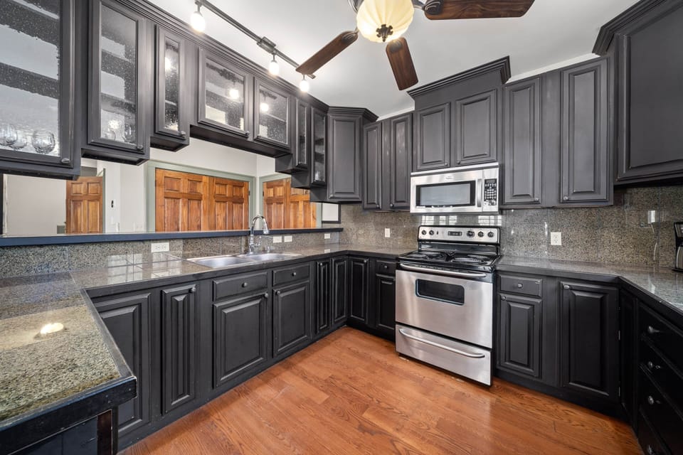 Full Kitchen 2