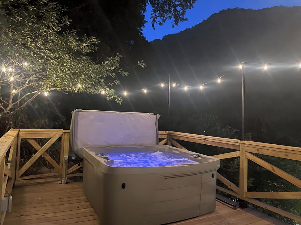 Outdoor spa tub