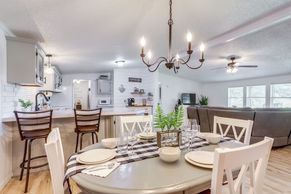 Dining Area | Dishware & Flatware