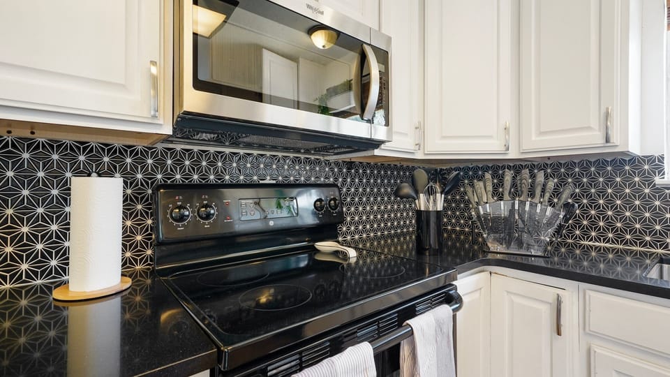 The kitchen as all of the amenities you'll need for your basic cooking!