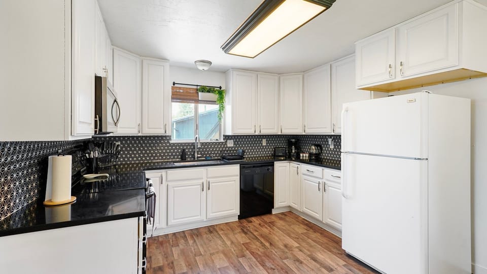 The kitchen as all of the amenities you'll need for your basic cooking!