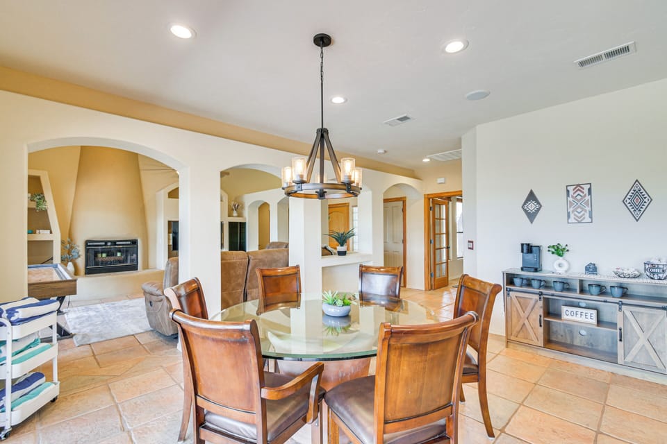 Dining Area | Coffee Bar w/ Pod Coffee Maker (Keurig)