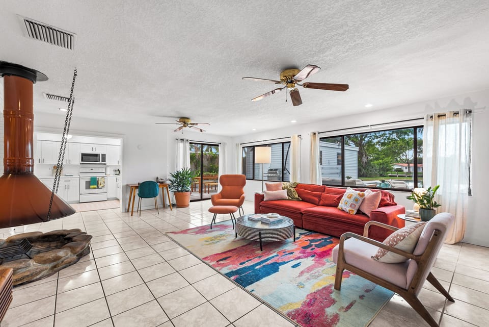 Spacious living room nearby the kitchen