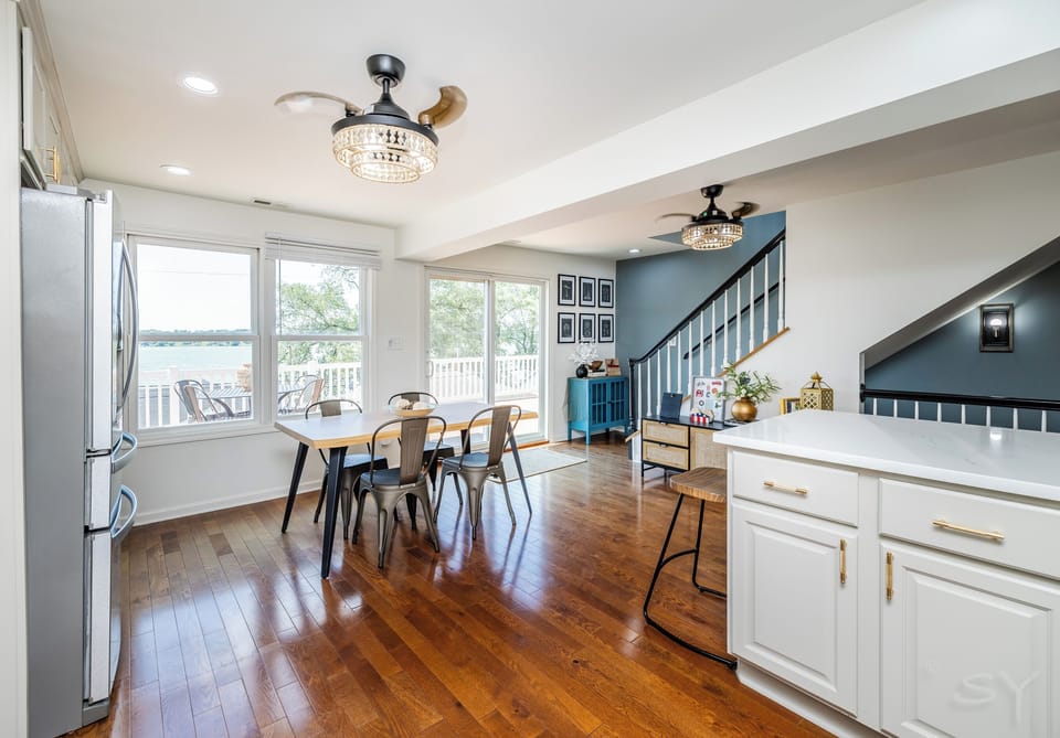 Seating for 6 and seating of 4 on the counter tops 