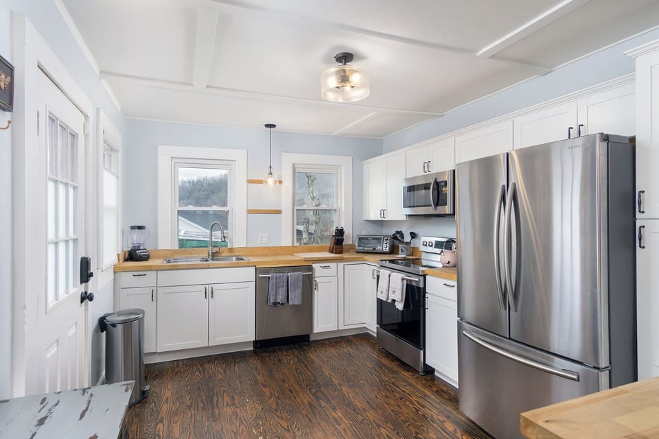 Craft delicious meals in the sleek kitchen complete with a dishwasher & Drip-style coffeemaker.
