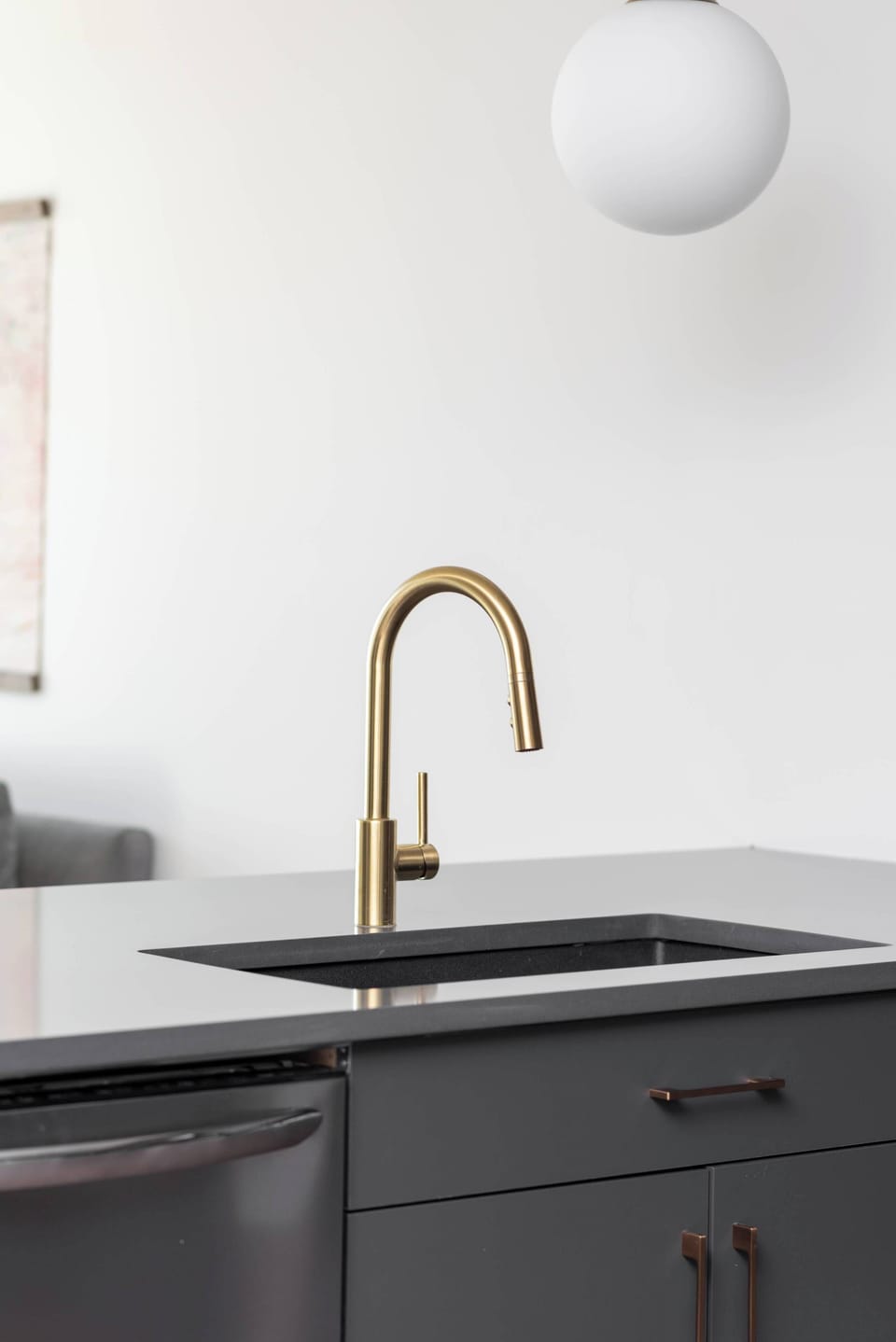 Fully Stocked Kitchen with Modern Appliances and Ample Storage
